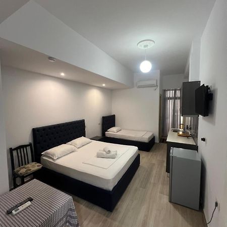 Hotel Vila Flowers Vlora Szoba fotó
