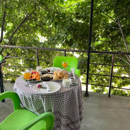 Hotel Vila Flowers Vlora Kültér fotó