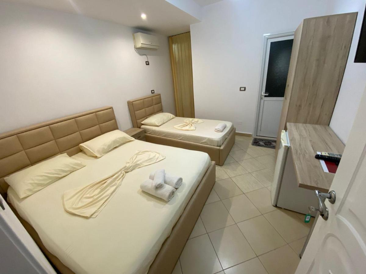 Hotel Vila Flowers Vlora Szoba fotó
