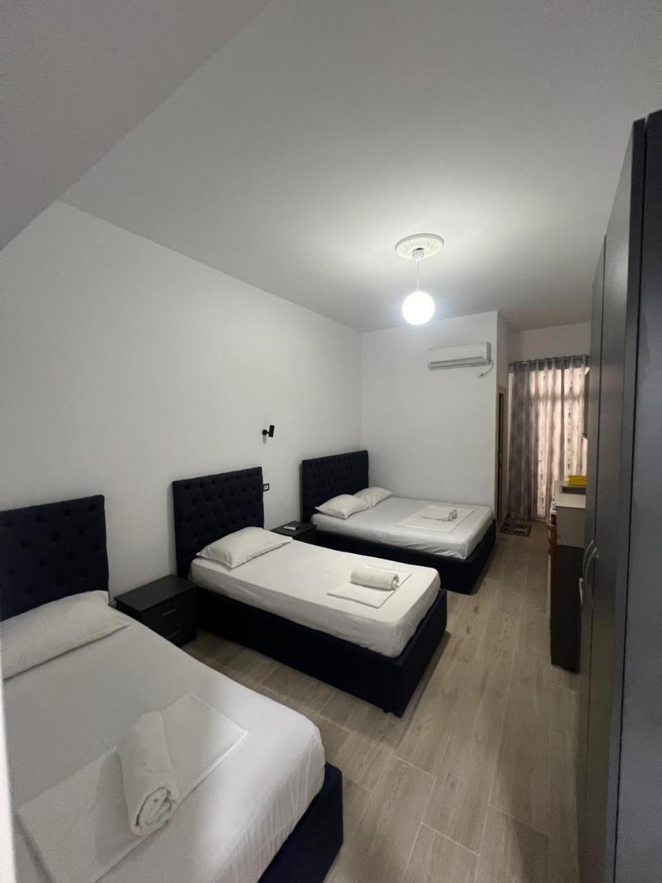 Hotel Vila Flowers Vlora Kültér fotó