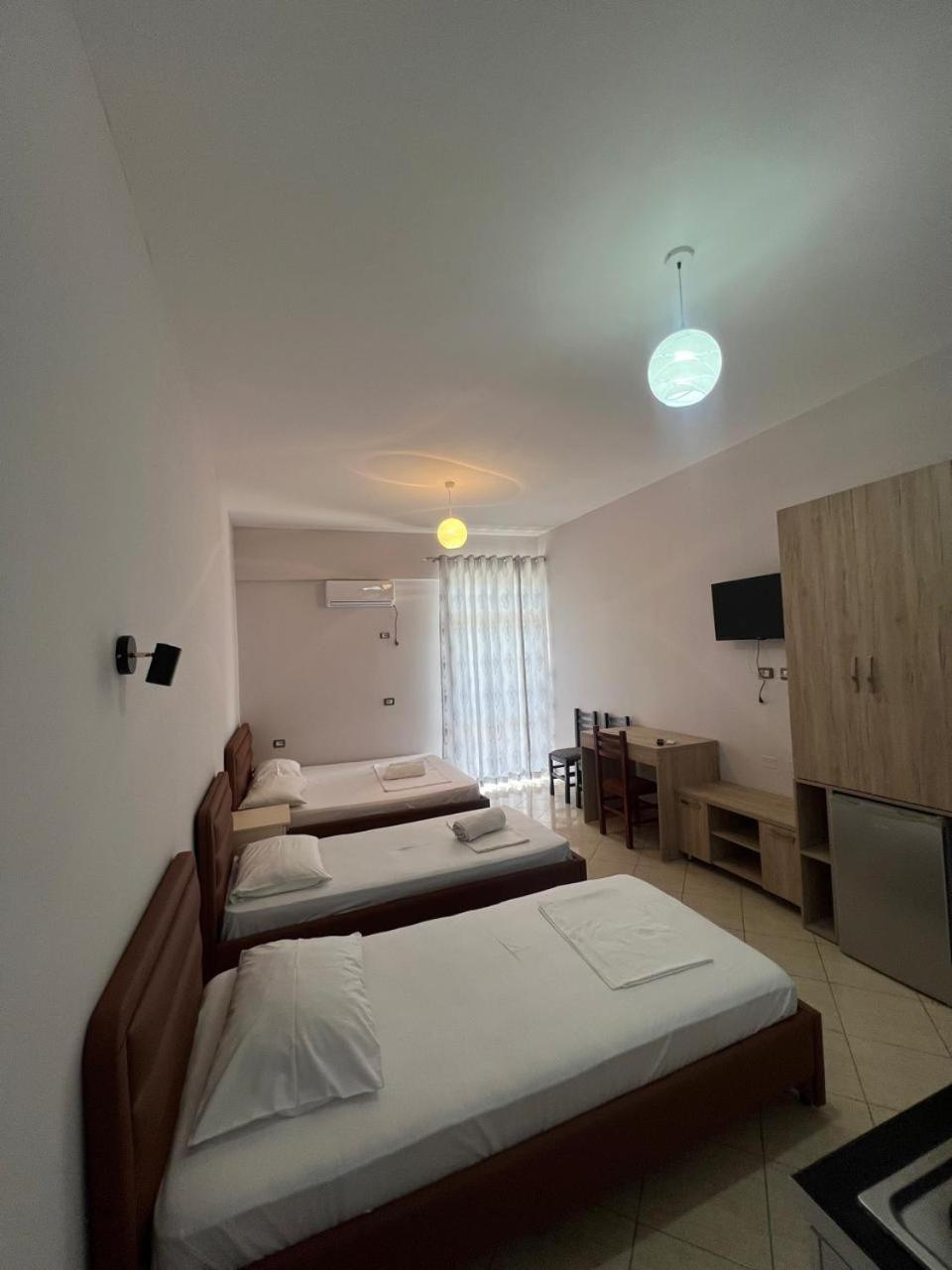 Hotel Vila Flowers Vlora Szoba fotó