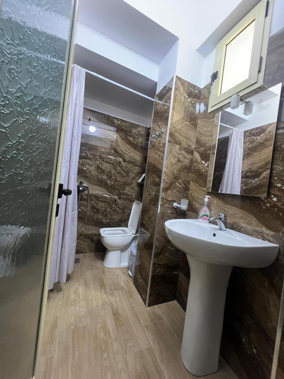 Hotel Vila Flowers Vlora Szoba fotó