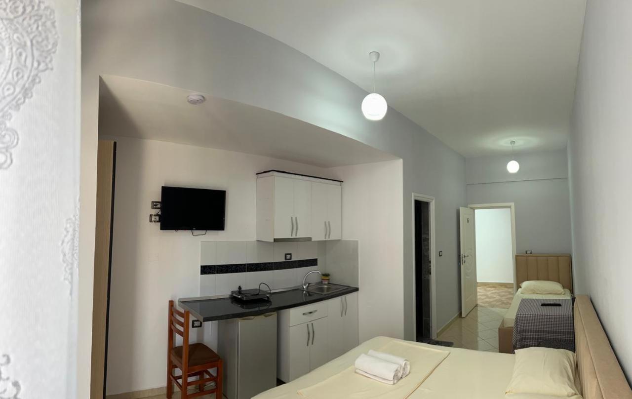 Hotel Vila Flowers Vlora Kültér fotó