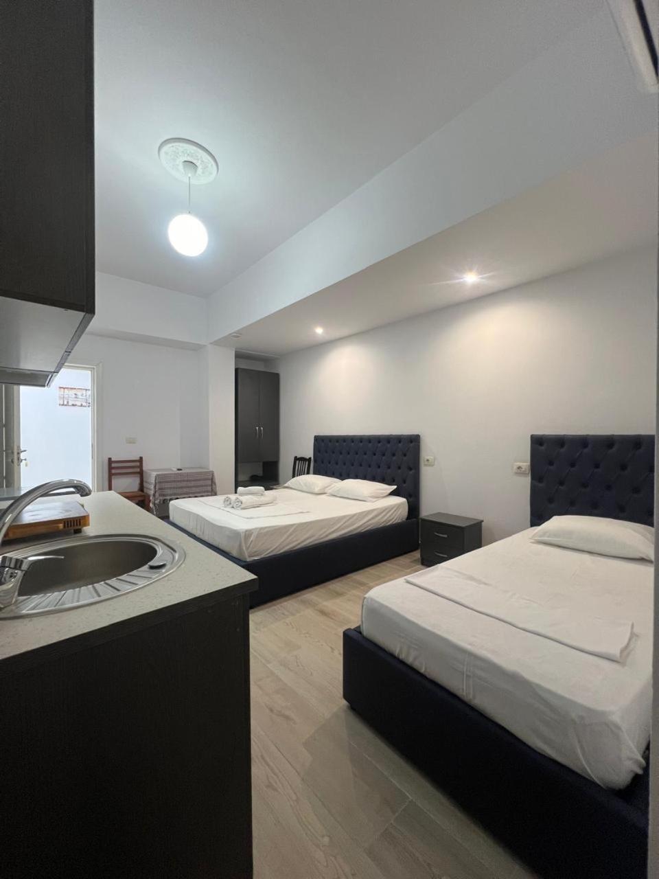 Hotel Vila Flowers Vlora Kültér fotó