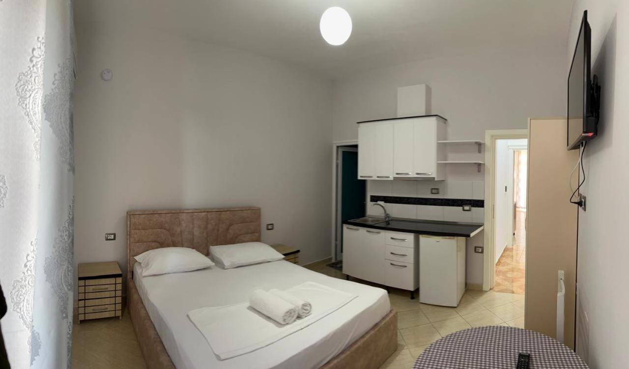 Hotel Vila Flowers Vlora Kültér fotó