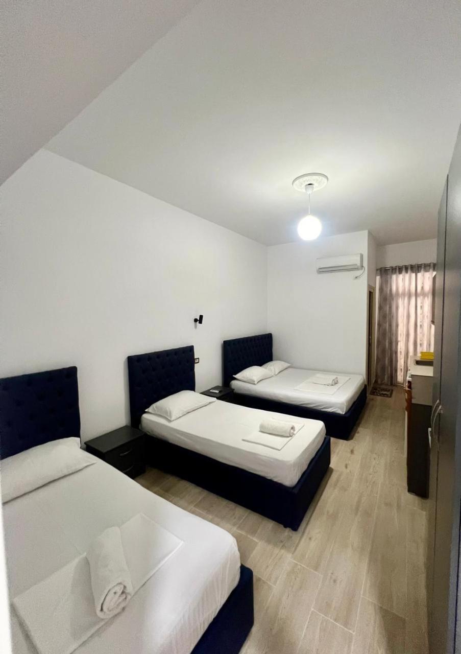 Hotel Vila Flowers Vlora Szoba fotó