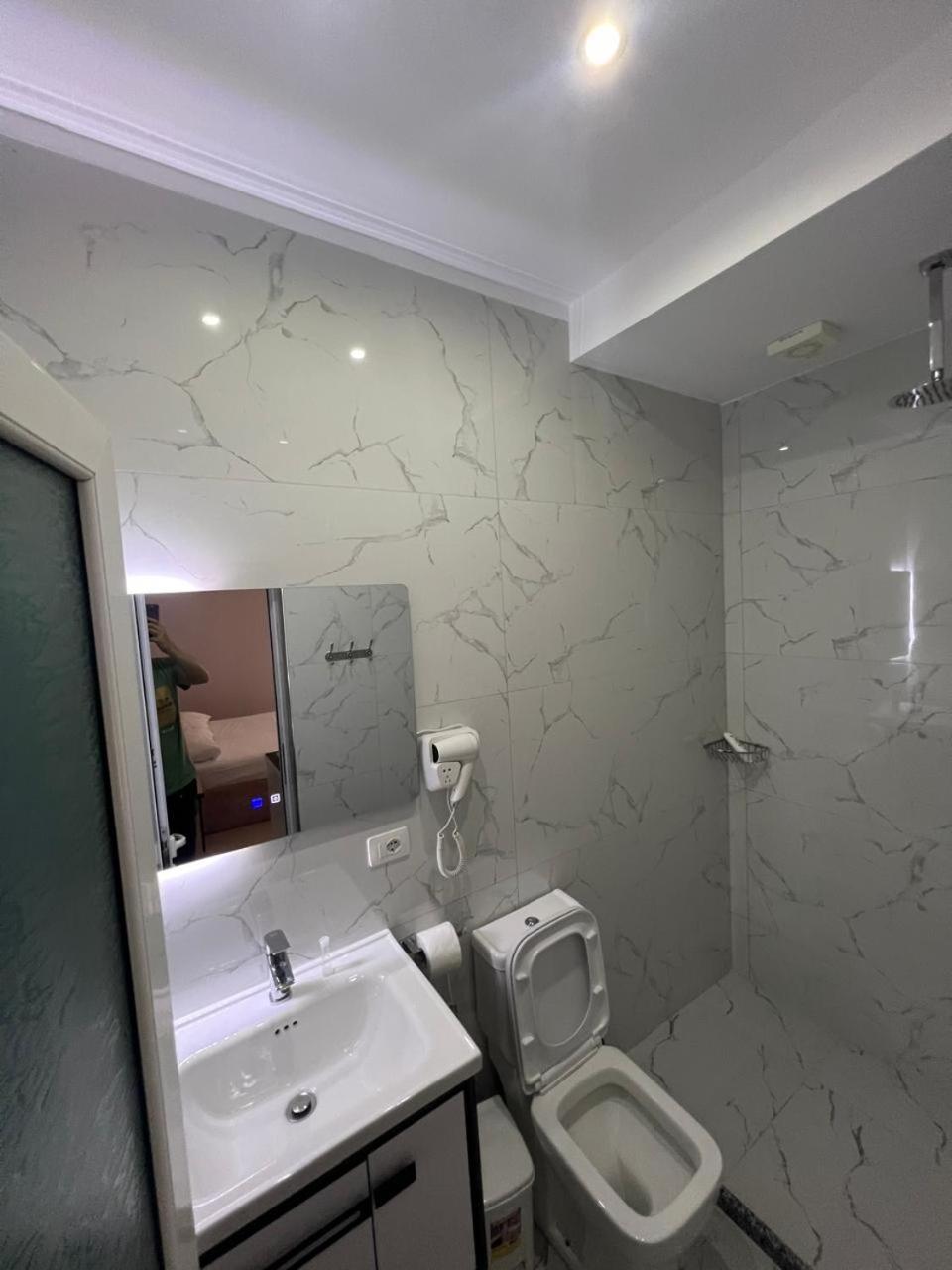 Hotel Vila Flowers Vlora Kültér fotó