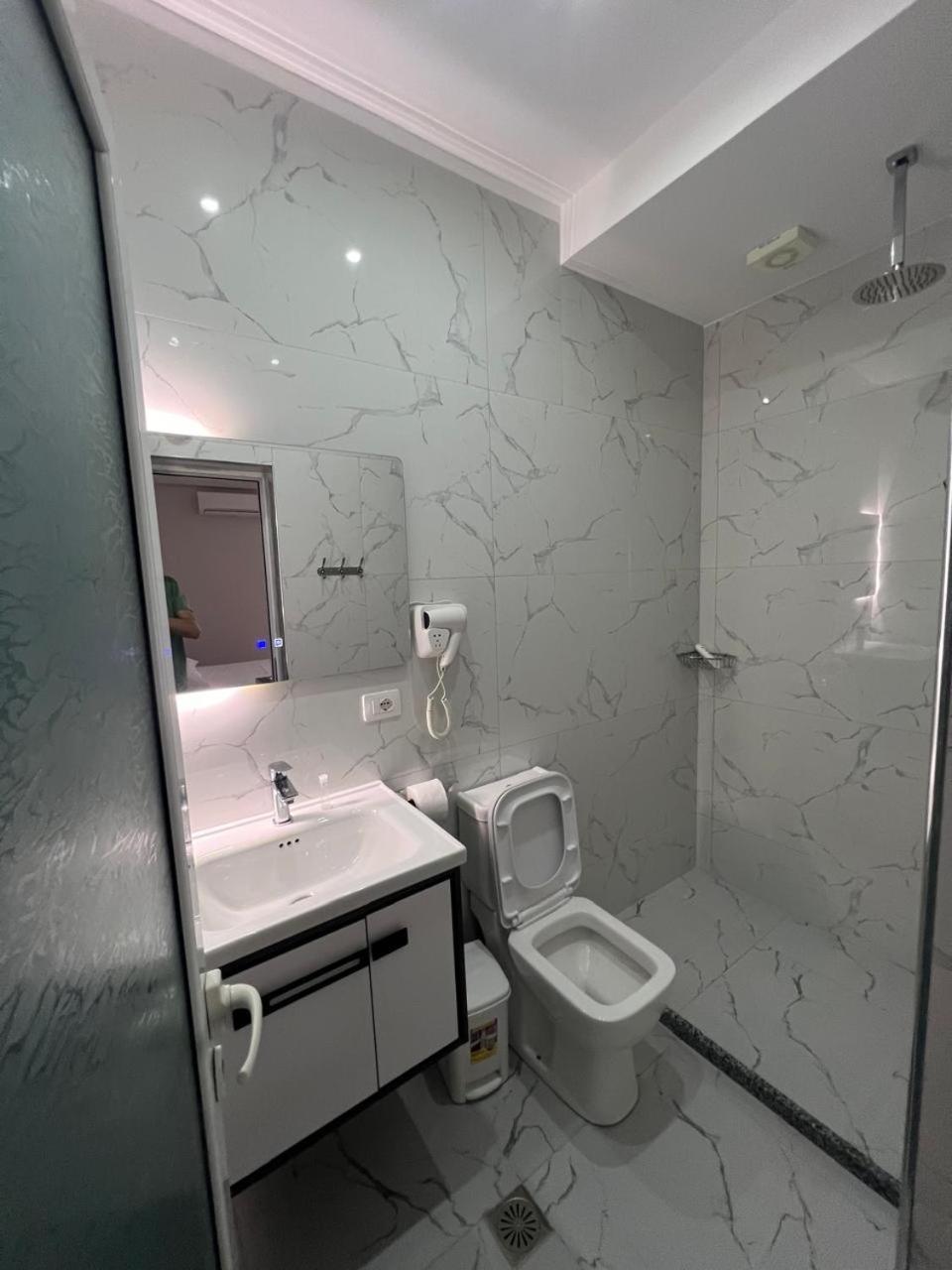 Hotel Vila Flowers Vlora Szoba fotó